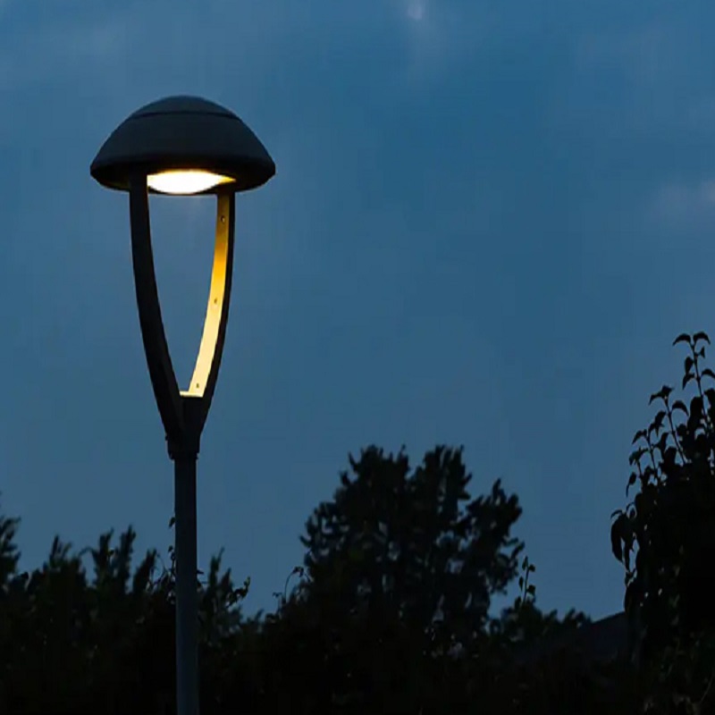 Przewodnik po oświetleniu sklepowym LED: lumeny, temperatura barwowa i typy opraw 2026